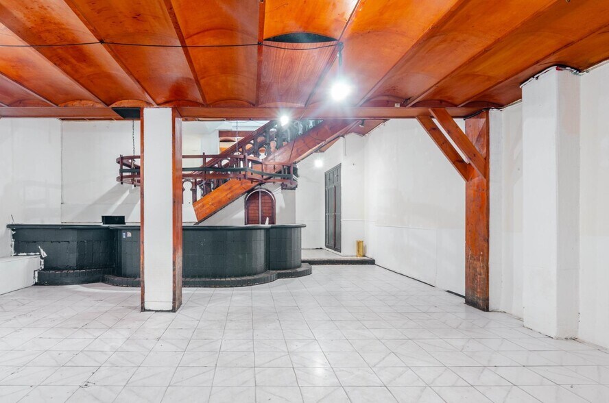 Calle Muñoz Degraín, 3, Oviedo, Asturias for sale - Building Photo - Image 3 of 56