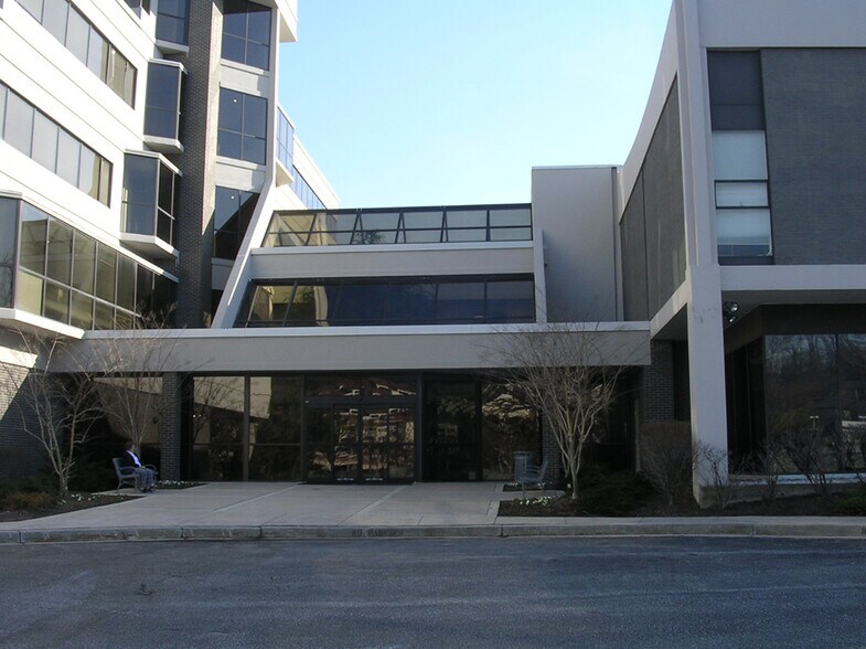 110 West Rd, Towson, MD à louer - Photo du bâtiment - Image 2 de 3