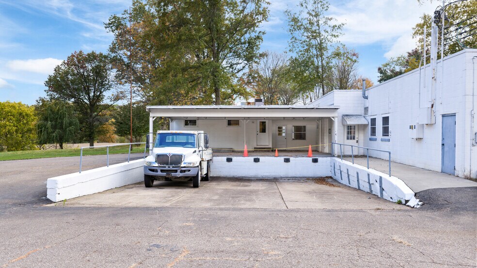 3690 St Rt 800, Dover, OH à vendre - Photo du bâtiment - Image 3 de 17