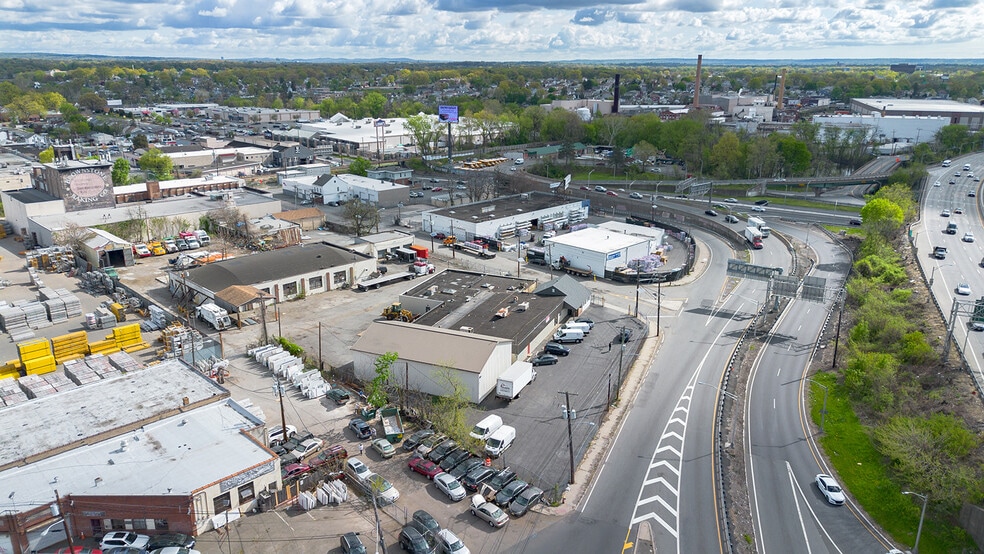 1057-1071 Market St, Paterson, NJ for lease - Building Photo - Image 3 of 4