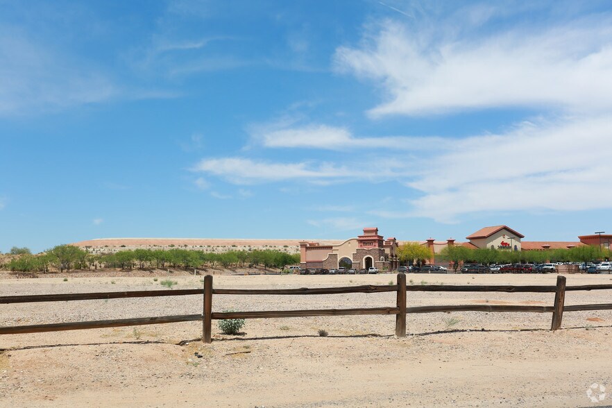 15990-16060 S Rancho Sahuarita Blvd, Sahuarita, AZ à louer - Photo du bâtiment - Image 1 de 3