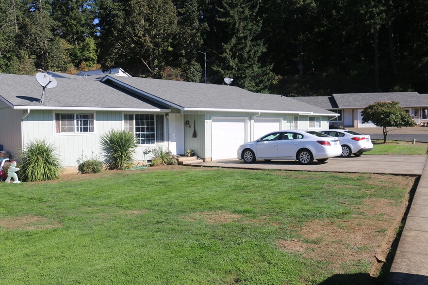 201-307 Trees Ct, Silverton, OR for sale - Building Photo - Image 3 of 34
