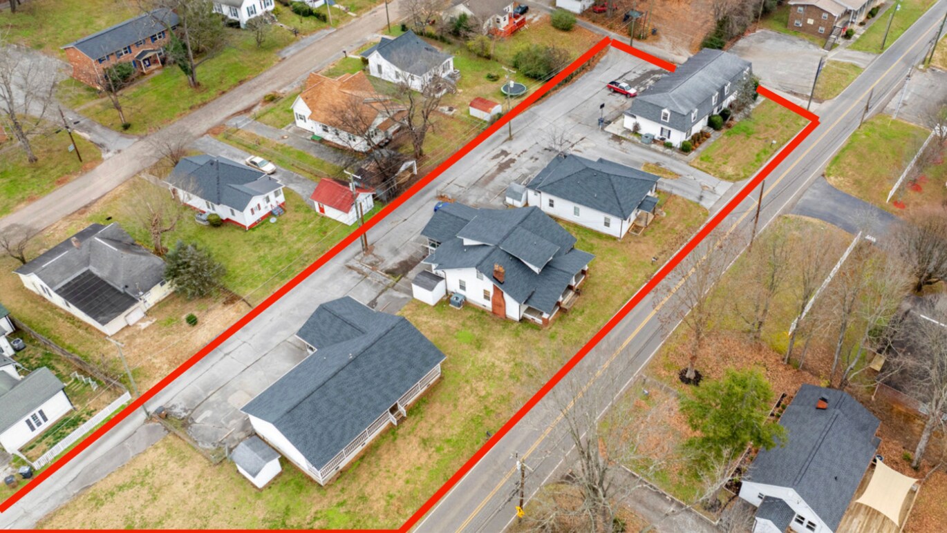 2511-2579 Cedar Lane portefeuille de 4 propriétés à vendre sur LoopNet.ca Photo principale- Image 1 de 16