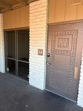 1525 Mesa Verde Dr E, Costa Mesa, CA à louer Photo intérieure- Image 1 de 11