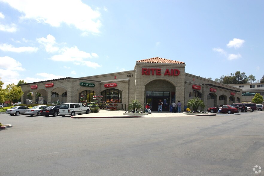 1331 S Mission Rd, Fallbrook, CA à louer - Aérien - Image 1 de 3