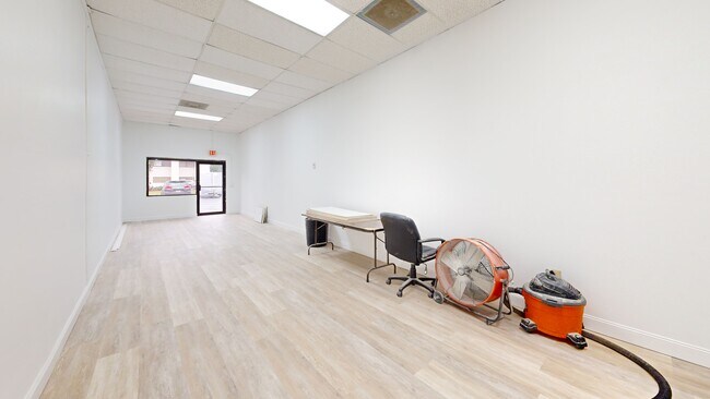 Plus de détails pour 6565 N 44th St, Pinellas Park, FL - Industriel à louer