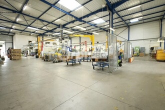 Flex in Dagneux for lease Building Photo- Image 2 of 4