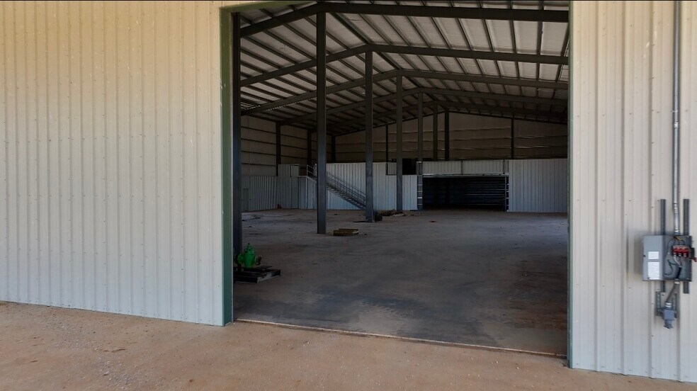 7836 Old Campbellton Rd, Pleasanton, TX à vendre - Photo du bâtiment - Image 2 de 29