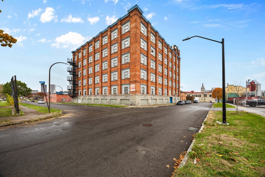 39-49 St Bridgets Dr, Rochester, NY for sale - Building Photo - Image 1 of 25