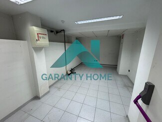 Plus de détails pour Multi-résidentiel à vendre