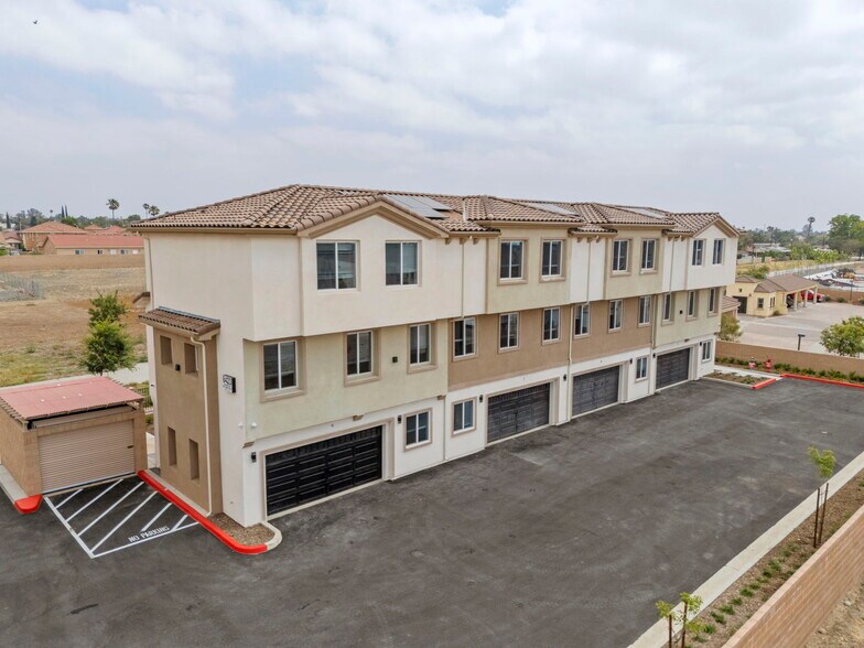 8423 Tamarind Ave, Fontana, CA à vendre - Photo du bâtiment - Image 3 de 13