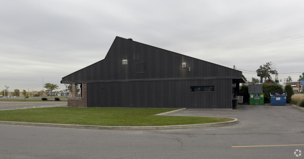 327 Montée des Pionniers, Terrebonne, QC à louer - Photo du bâtiment - Image 3 de 3