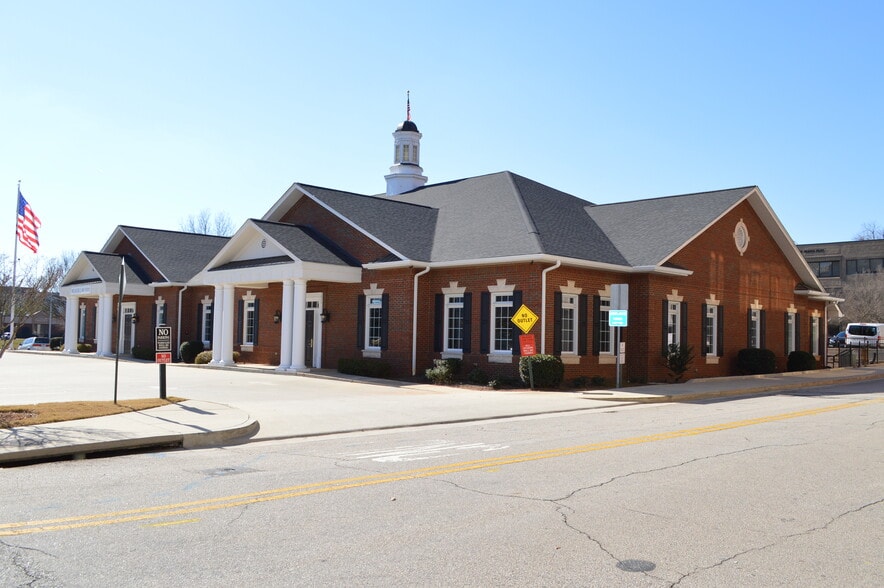 310 E E Butler Pky, Gainesville, GA for lease - Building Photo - Image 2 of 5