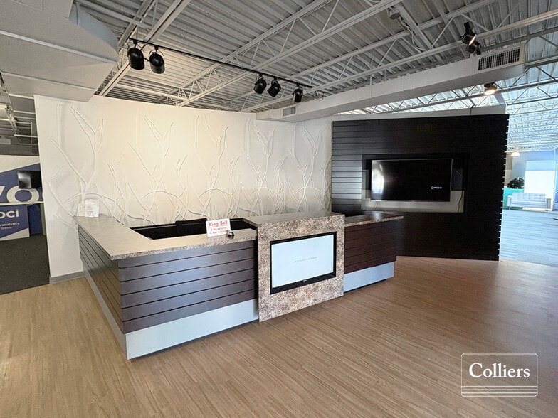 1241 Ambassador Blvd, Saint Louis, MO for sale - Interior Photo - Image 2 of 8