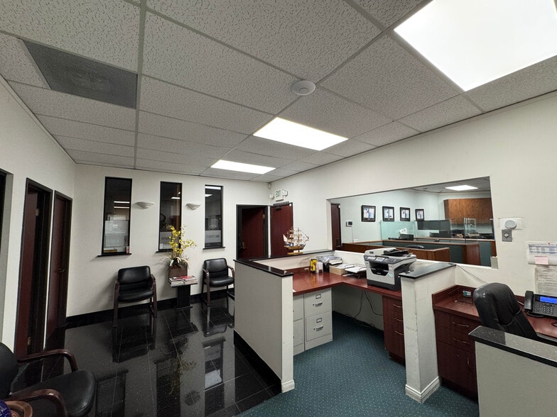 457 Palm Dr, Glendale, CA for lease - Building Photo - Image 3 of 12