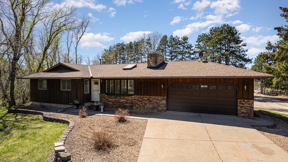 13960 Lake Dr NE, Forest Lake, MN à vendre - Photo du bâtiment - Image 3 de 35