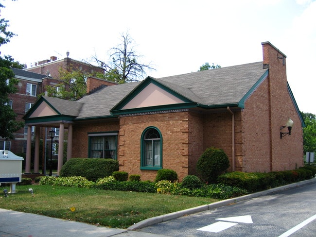 Plus de détails pour 17 Kings Hwy W, Haddonfield, NJ - Commerce de détail à louer