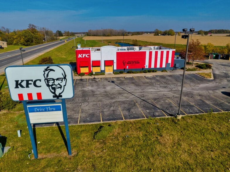 2310 Lincoln Ave, Charleston, IL for lease - Building Photo - Image 3 of 16