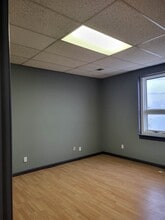 426 Lexington Rd, Versailles, KY for lease Interior Photo- Image 2 of 3