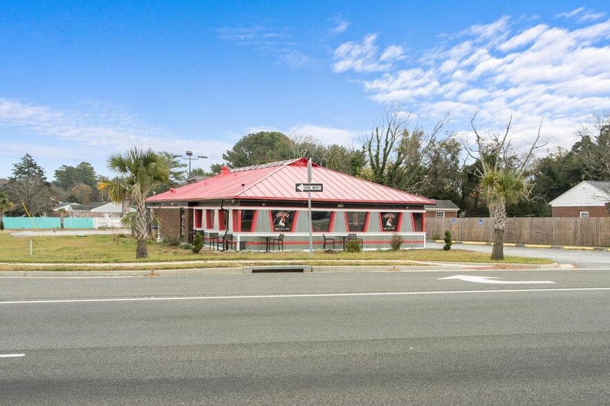 1725 George Washington Memoria Hwy, Gloucester Point, VA for sale - Building Photo - Image 2 of 25