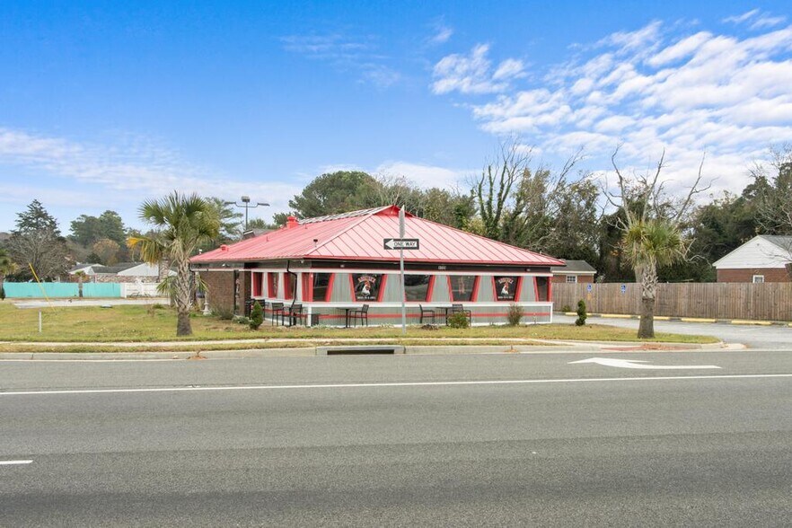 1725 George Washington Memoria Hwy, Gloucester Point, VA à vendre - Photo du bâtiment - Image 2 de 25