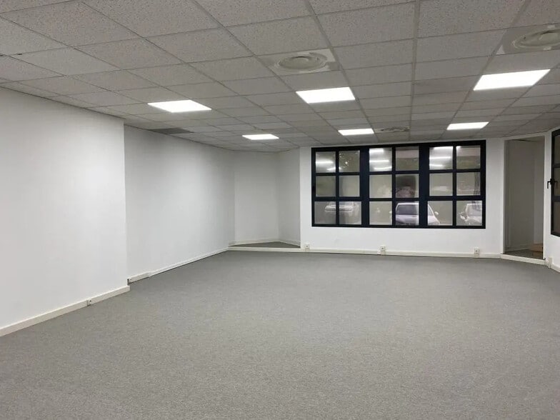 Office in Montpellier for lease - Interior Photo - Image 2 of 5