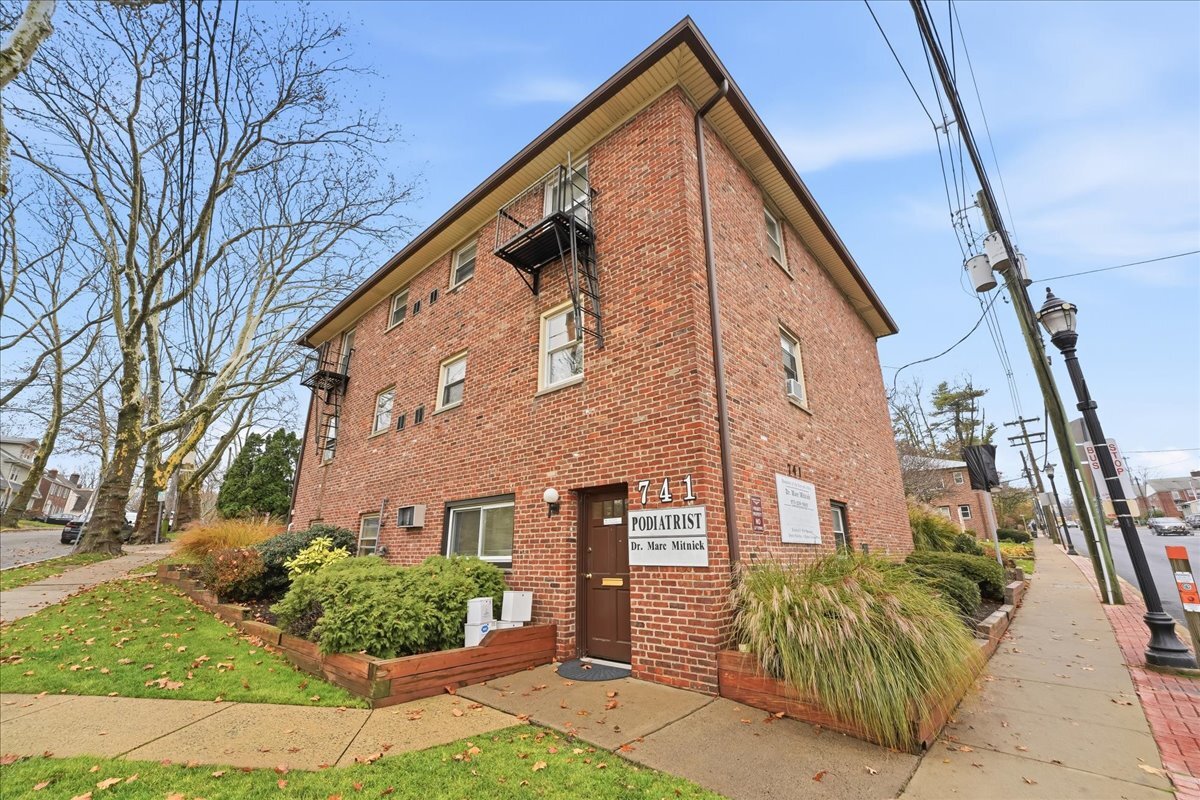741 Bloomfield Ave, Verona, NJ à vendre Photo du bâtiment- Image 1 de 5