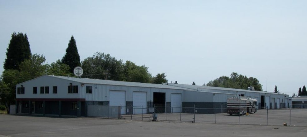 125 E 4th Ave, Junction City, OR for lease - Primary Photo - Image 2 of 7
