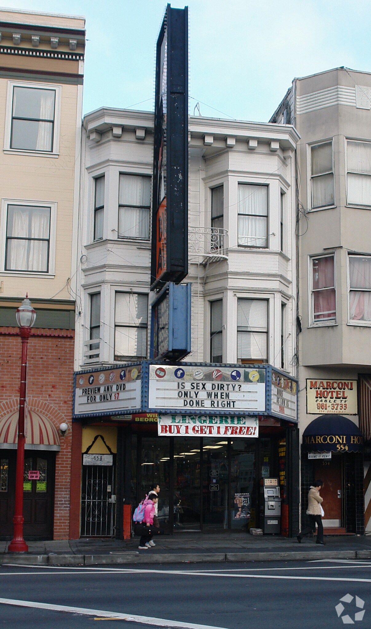 556-558 Broadway, San Francisco, CA à louer Photo principale- Image 1 de 4