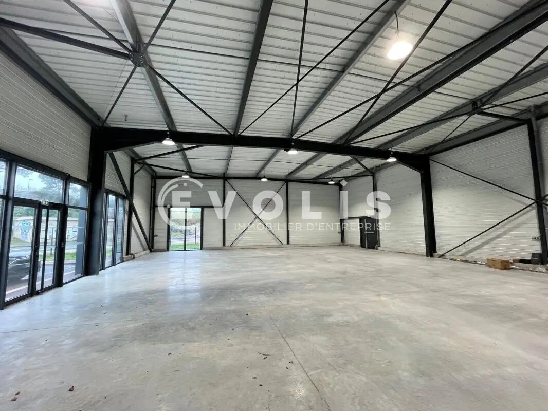 Office in VILLENAVE-D'ORNON for lease Interior Photo- Image 1 of 10