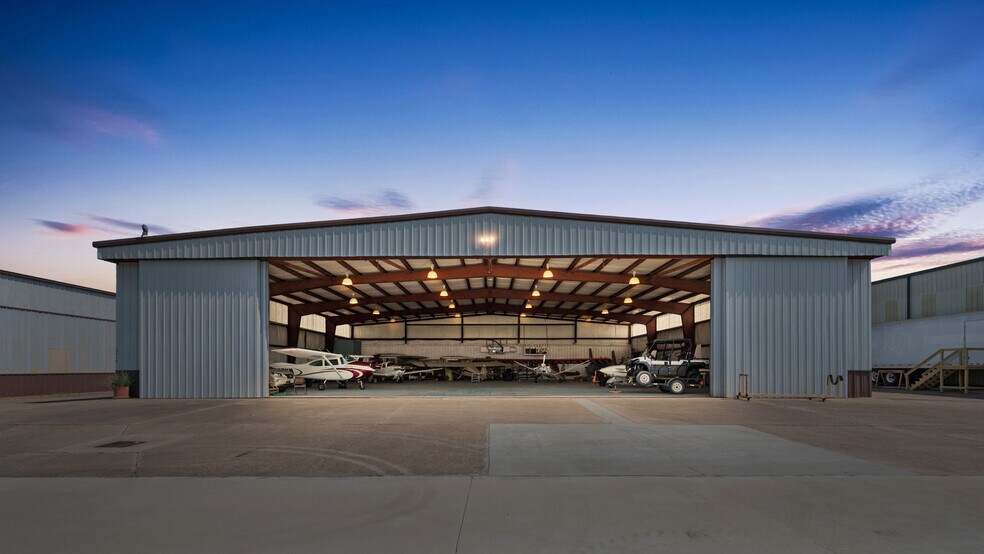 5519 W Arcola Airport, Arcola, TX à vendre - Photo principale - Image 1 de 43