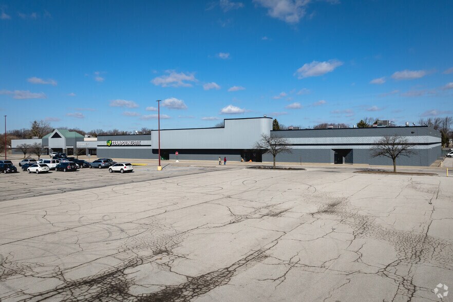 5055 Jackman Rd, Toledo, OH à louer - Photo principale - Image 1 de 1