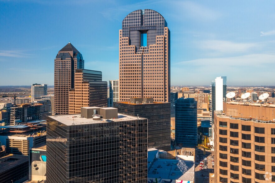 2200 Ross Ave, Dallas, TX à louer - Photo du bâtiment - Image 3 de 4