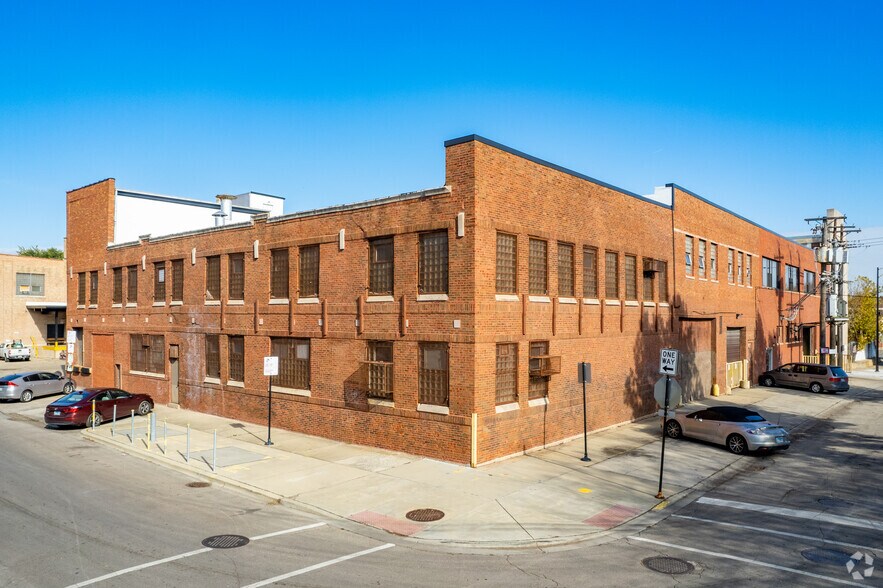 4006 W Belden Ave, Chicago, IL à louer - Photo du bâtiment - Image 2 de 6