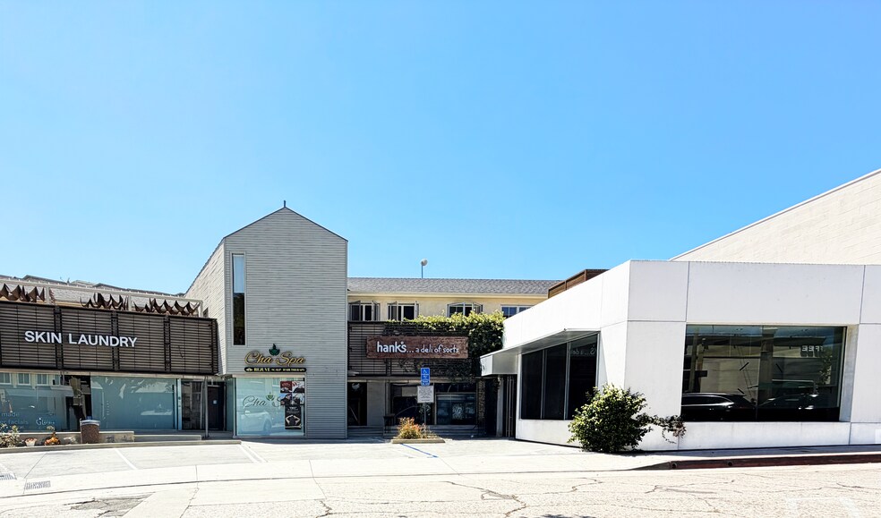 11723-11733 Barrington Ct, Los Angeles, CA à louer - Photo du bâtiment - Image 1 de 12