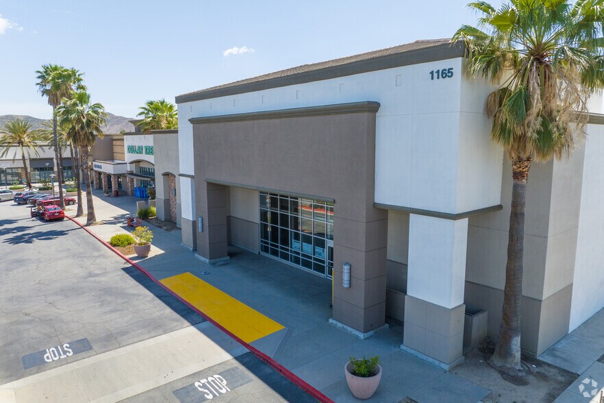 1167-1169 S Sanderson Ave, Hemet, CA à vendre - Photo du bâtiment - Image 2 de 7