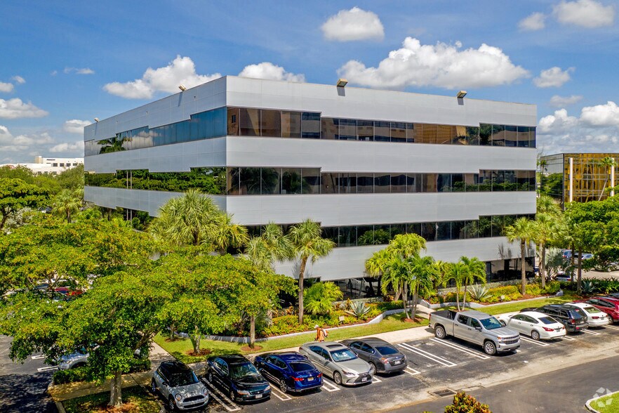 1818 S Australian Ave, West Palm Beach, FL à louer - Photo du bâtiment - Image 3 de 15
