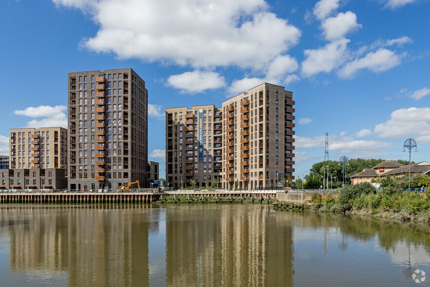 7 Drydock Sq, Barking for sale - Building Photo - Image 3 of 3