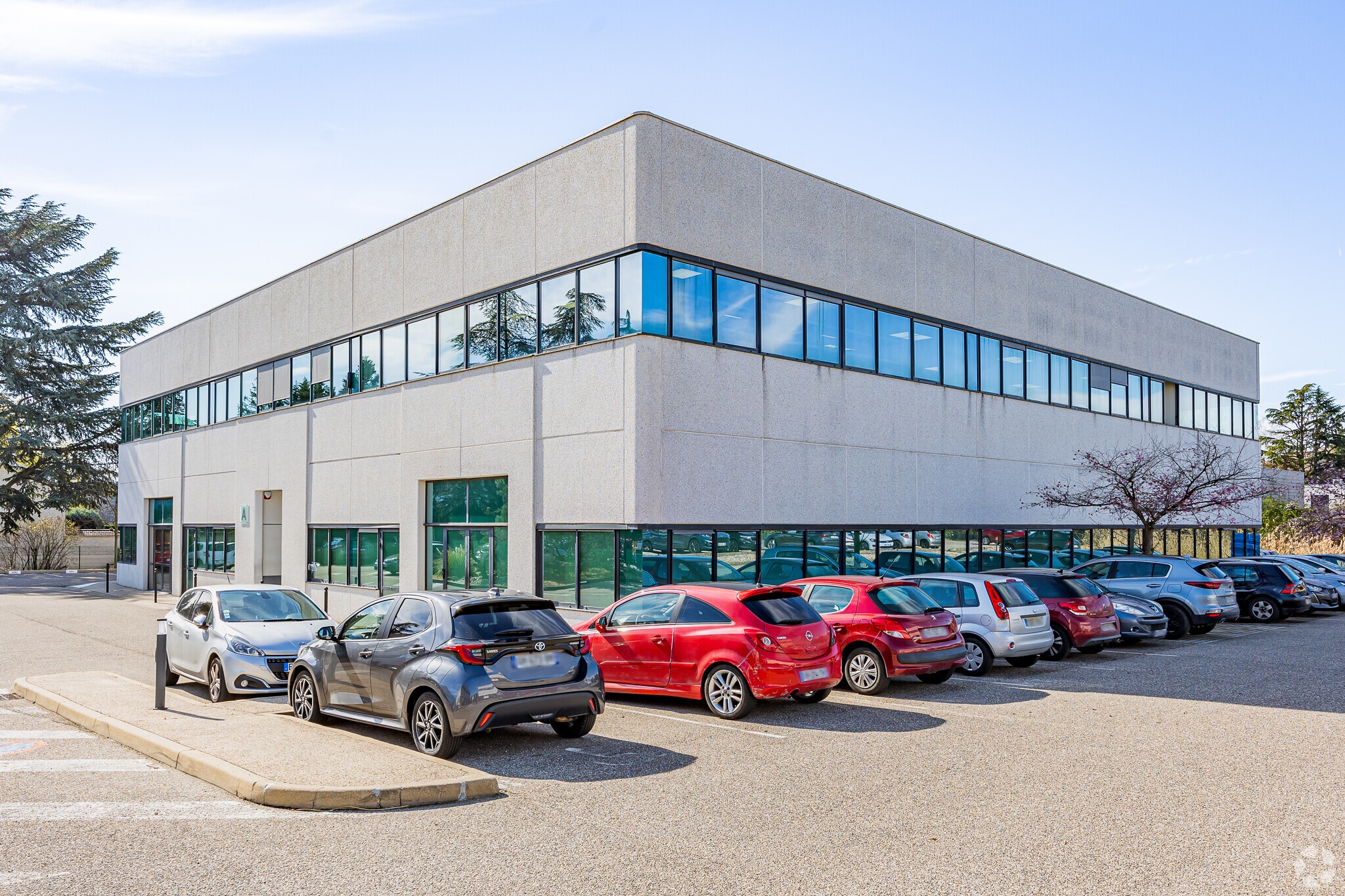 10 A Rue Des Rosiéristes, Champagne-au-Mont-d'Or for lease Building Photo- Image 1 of 7