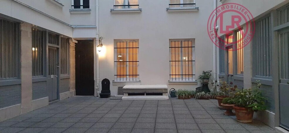 Local d'activités dans Paris à vendre - Photo du bâtiment - Image 1 de 2