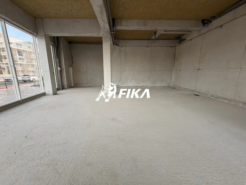 1 Place Simone Noirot, Toulouse for sale - Interior Photo - Image 3 of 7