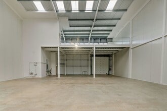 41 College Rd, Aylesbury à louer Photo intérieure- Image 2 de 4