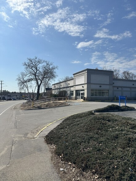 18-20 Crystal Ave, Derry, NH for lease - Building Photo - Image 3 of 12