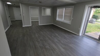 8002 Marlboro Pike, Forestville, MD à louer - Vidéo sur l’inscription commerciale 