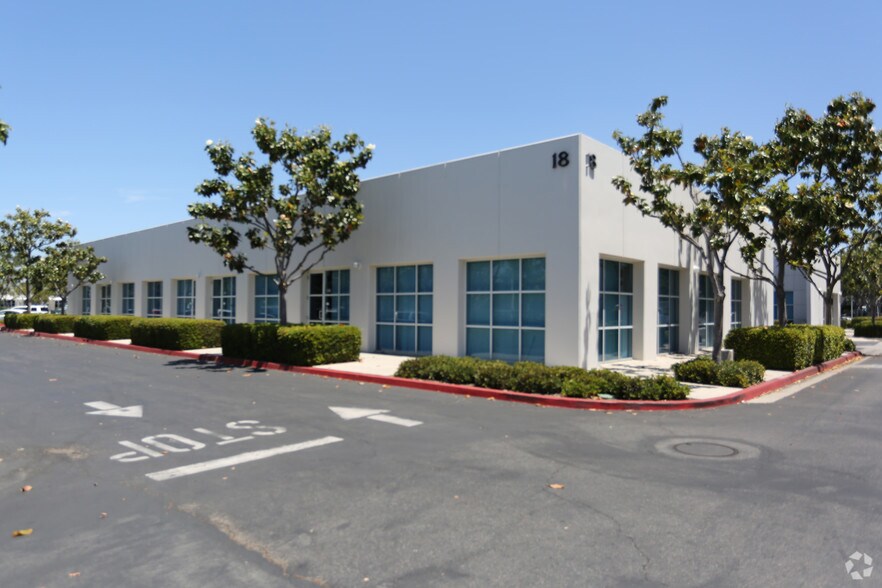 18 Technology Dr, Irvine, CA à louer - Photo du bâtiment - Image 2 de 5