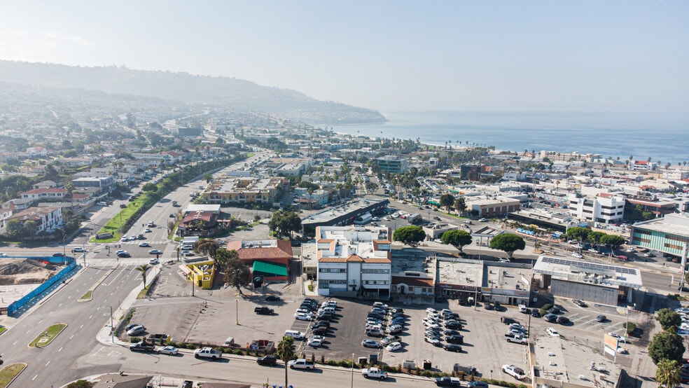 1650 S Pacific Coast Hwy, Redondo Beach, CA for lease - Building Photo - Image 3 of 6