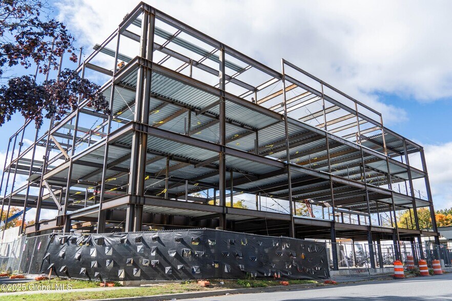 78 Church St, Saratoga Springs, NY à vendre - Photo du bâtiment - Image 3 de 4