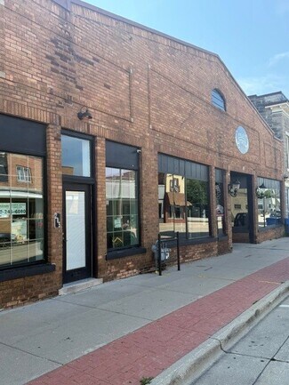 Plus de détails pour 205 S 3rd St, Watertown, WI - Commerce de détail à vendre