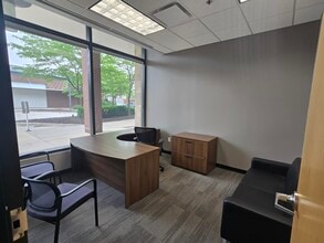 505 Market St, West Des Moines, IA for lease Interior Photo- Image 2 of 7