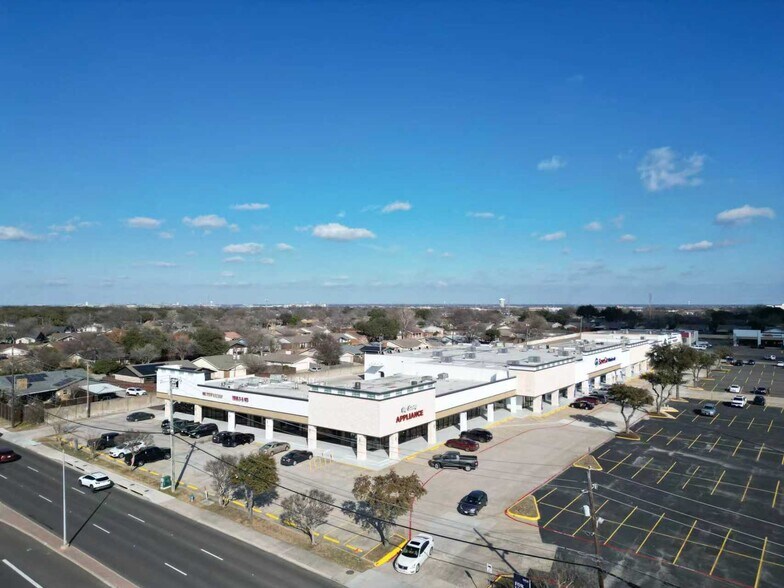 901 W Parker Rd, Plano, TX à louer - Photo du bâtiment - Image 3 de 12
